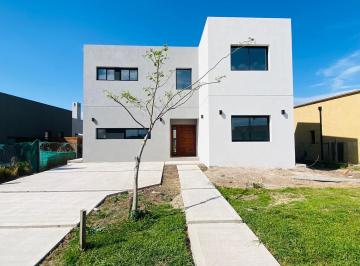 Casa · 190m² · 6 Ambientes · Ricordi Negocios Inmobliarios, Casa a Estrenar San Ramon, Pilar del Este!