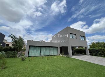 Casa · 185m² · 5 Ambientes · 2 Cocheras · Casa en Venta 5 Ambientes en Barrio Astorga