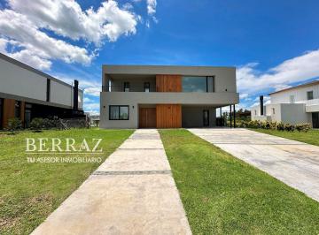 Casa · 213m² · 5 Ambientes · 1 Cochera · Casa Venta 5 Ambientes en 2 Plantas en La Calesa Pilará Lote de 809 m²