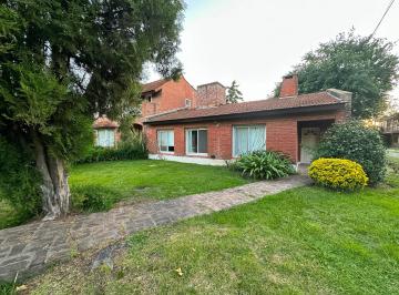 Casa · 127m² · 4 Ambientes · 2 Cocheras · Casa en Champagnat Cc
