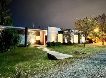 Casa de 5 ambientes, Florencio Varela · Hermosa Casa en El Prestigioso Barrio Cerrado Los Nuevos Ombúes