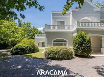 Casa · 300m² · 5 Ambientes · 2 Cocheras · Casa en Venta en Solar del Bosque - Canning