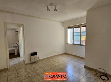 Departamento de 2 ambientes, Flores · Departamento de 2 Ambientes Al Lateral con Cocina Separada y Baño Completo!