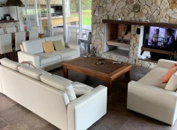Casa · 380m² · 6 Ambientes · 2 Cocheras · Casa en Alquiler Costa Esmeralda