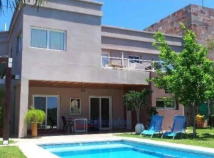 Casa · 150m² · 4 Ambientes · 2 Cocheras