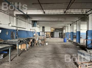 Bodega-Galpón · 1800m² · Galpón de Losa con 3 Amplias Plantas, Comedor, Baños, Entrada de Camiones (Ex Curtiembre)