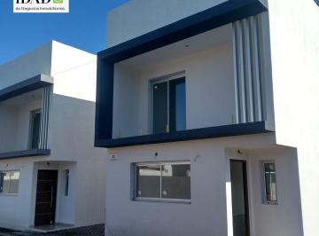 Casa de 5 ambientes, La Plata · 9 y 504 Magnolias House