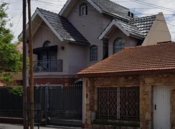 Casa · 270m² · 5 Ambientes · 2 Cocheras · Casa en Lanús Oeste