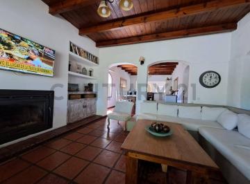 Casa · 100m² · 4 Ambientes · Alquiler Temporal Casa con Piscina Tres Dorm. Barbacoa Pinares