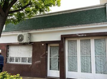 Casa de 5 ambientes, Floresta · Casa de 230 m² con 4 Dorm. en Alquiler en Floresta