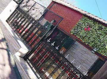 Casa · 187m² · 4 Ambientes · 1 Cochera · Casa - La Falda - Vivienda Multifamiliar - 2 Casas - Lote de 552 m²
