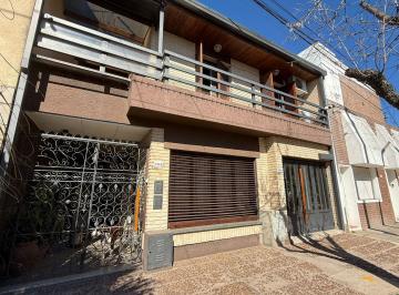 FRENTE · Casa Mas Departamento en Barrio m Comas