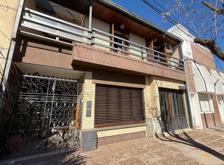 Casa · 190m² · 8 Ambientes · 1 Cochera
