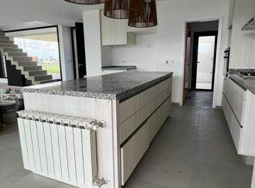 Casa de 5 ambientes, Córdoba · Terrazas de Manantiales - Casa en Venta de 3 Dorm.!