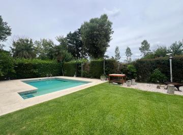 Casa · 380m² · 6 Ambientes · Casa en Alquiler en Club de Campo Pueyrredón, Pilar.