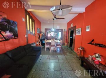 Casa · 120m² · 4 Ambientes · 2 Cocheras · Venta Casa Para Dos Familias con Patio, Piscina y Terraza en Sarandi