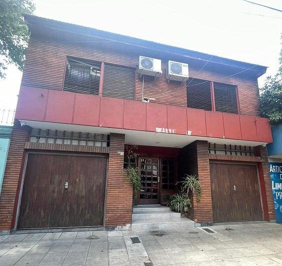 Casa · 165m² · 6 Ambientes · 2 Cocheras