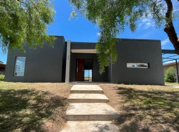 Casa · 220m² · 4 Ambientes · 4 Cocheras · Venta Casa San Sebastian a Espacio Verde