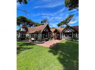 Casa de 6 ambientes, Pinamar · 1097 - Casa en Alquiler a m del Mar en Pinamar 3 Dorm y Dep Cochera Cerrada