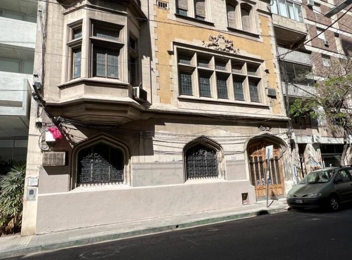 Casa · 500m² · 16 Ambientes · 2 Cocheras