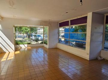 Local comercial · 111m² · Amplio Local en Esquina