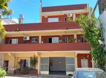 Casa · 239m² · 4 Ambientes · 1 Cochera · Se Vende Propiedad de 3 Dorm. en Sargento Cabral