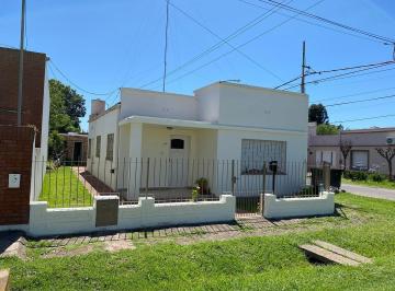Casa · 111m² · 3 Ambientes · 1 Cochera · Casa en Jauregui