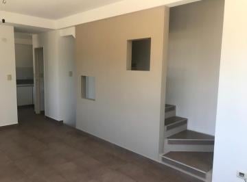 Casa de 3 ambientes, La Plata · Triplex 2 Dorm. en Alquiler / Calle 29 y 56 - Disponible a Partir de Julio