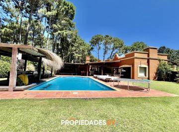 Foto1 · Casa en Barrio Residencial con 3000 m² de Parque