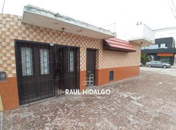 Casa · 2 Dormitorios · 1 Cochera · Casa de 3 Ambientes en Zona Comercial Barrio Don Bosco
