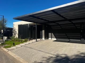 Foto · La Casa de Tus Sueños - Seguridad, Construida en Una Planta. entorno Natural de Villa Warcalde Lista