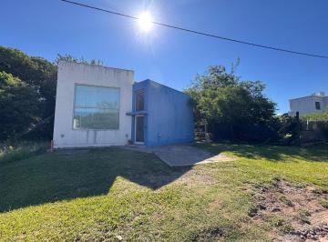 Casa · 220m² · 3 Ambientes · 1 Cochera · Casa en Venta 1000 m de Terreno con Pileta