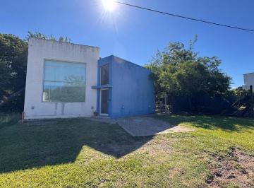 Casa · 220m² · 3 Ambientes · 1 Cochera · Casa en Venta 1000 m de Terreno con Pileta