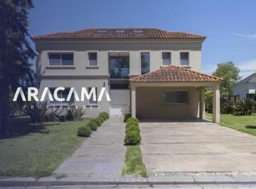 Casa · 251m² · 5 Ambientes · 2 Cocheras · Casa en Venta en Saint Thomas Este Oeste - Canning