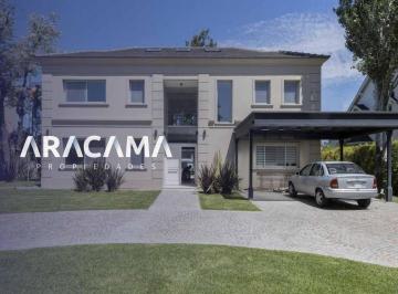 Casa · 251m² · 5 Ambientes · 2 Cocheras · Casa en Venta en Saint Thomas Este Oeste - Canning