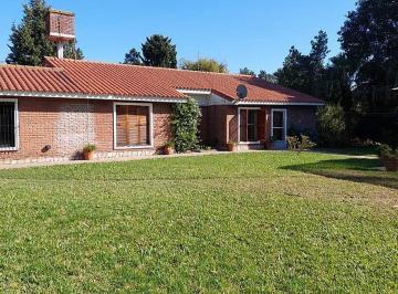 Casa · 500m² · 7 Ambientes · Casa Quinta en Venta en Ezeiza, Terreno de 2200 m². Conquincho y Piscina, Más Dependencia.