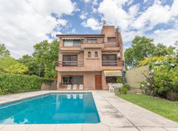 Casa de 9 ambientes, San Isidro · Chalet S/ Av Márquez, Todo El Confort y Calidad