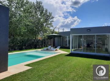 Casa · 130m² · 5 Ambientes · Casa Venta a Estrenar Dos Dorm. Uno en Suite Jardin Piscina en Ts3 Roldan Santa Fe