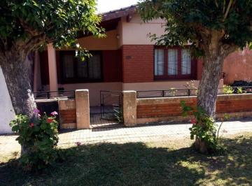 Casa · 85m² · 3 Ambientes · Chalet en Muy Buen Estado