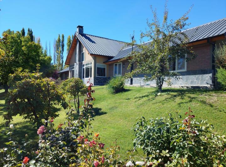 Campo · 560m² · 15 Ambientes · 2 Cocheras