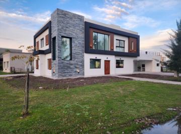 Casa · 232m² · 4 Ambientes · 3 Cocheras · Principado Casa a Estrenar. Excelentes Terminaciones. Dueño Directo.