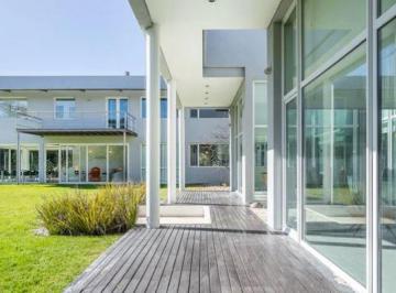 Casa · 360m² · 6 Ambientes · 6 Cocheras · Casa en Venta Pinamar Norte en Impecable Estado a 100 m de La Playa