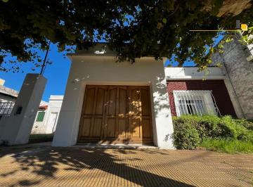 Casa · 140m² · 4 Ambientes · 1 Cochera · Casa S/ Lote Propio 8,66 X 34 m² en Villa Parque San Lorenzo