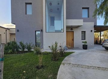 Casa · 170m² · 4 Ambientes · 2 Cocheras · Casa en Santa Emilia Pilar del Este