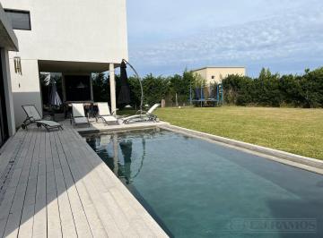Casa · 800m² · 5 Ambientes · 2 Cocheras · Casa en Alquiler Mensual Canton Norte Lote Interno con Piscina 1500 Pg