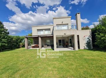 Casa · 220m² · 6 Ambientes · 4 Cocheras · Haras Santa Maria, Casa en Venta.