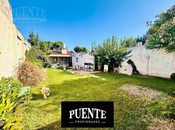 Casa · 90m² · 4 Ambientes · 1 Cochera · Casa en Luis Guillon a La Venta!