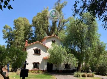 Casa · 340m² · 6 Ambientes · Casa en Venta Country Campos de Alvarez
