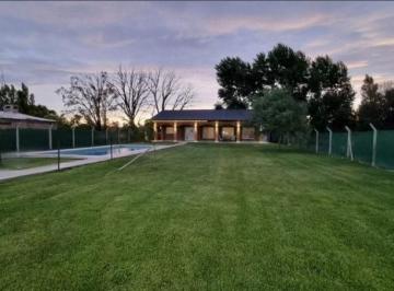 Quinta vacacional · 260m² · 4 Ambientes · 2 Cocheras · China Muerta