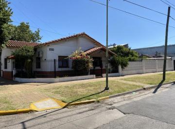 Casa · 5 Ambientes · 1 Cochera · Casa - Banfield Oeste